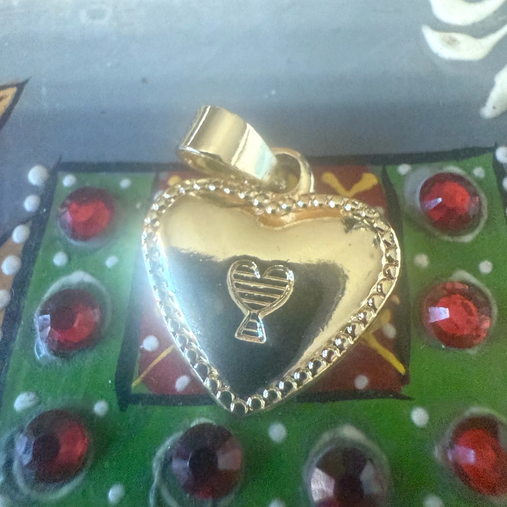 🌸4 for $10 NWOT Gold Heart Pendant